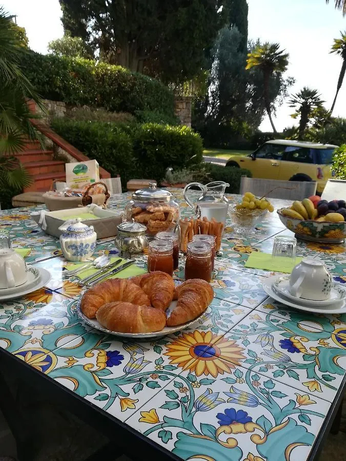 Resort Villa San Luca Citr8031 Imperia Bed & Breakfast